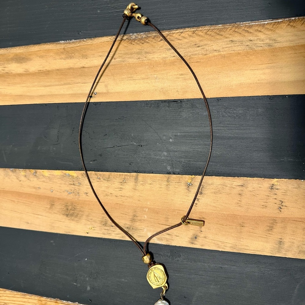 Virgen necklace with pearl